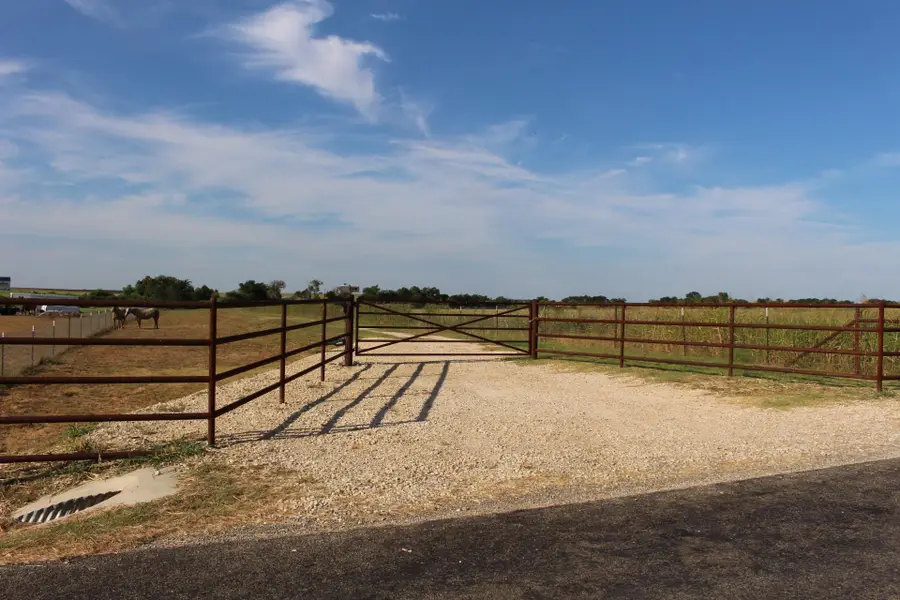 700 County Road 330 Rd, Granger, TX 76530 - #2
