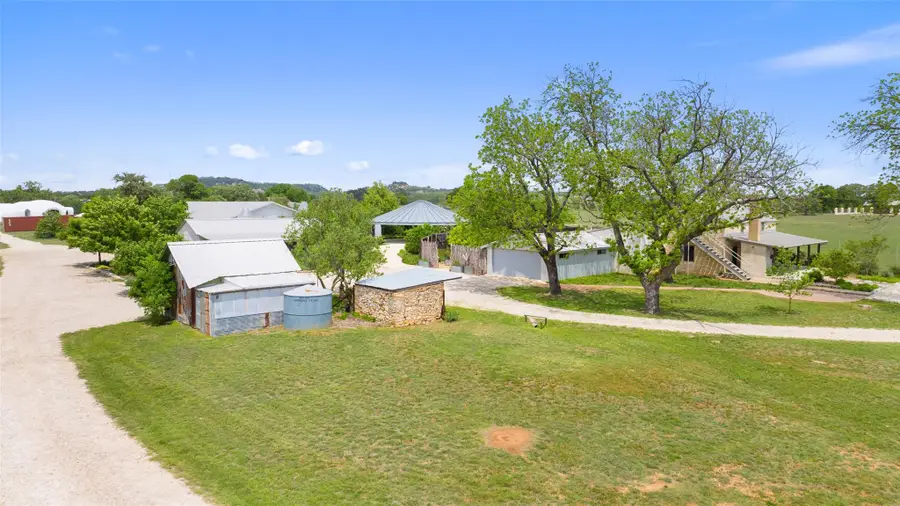 208 Danos Dr, Fredericksburg, TX 78624 - Image #2