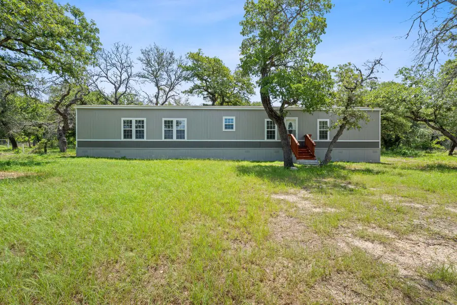 130 Leaning Oaks Cir, Seguin, TX 78155 - Image #2