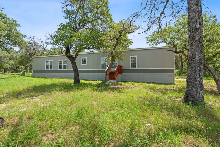 130 Leaning Oaks Cir, Seguin, TX 78155 - Image #3