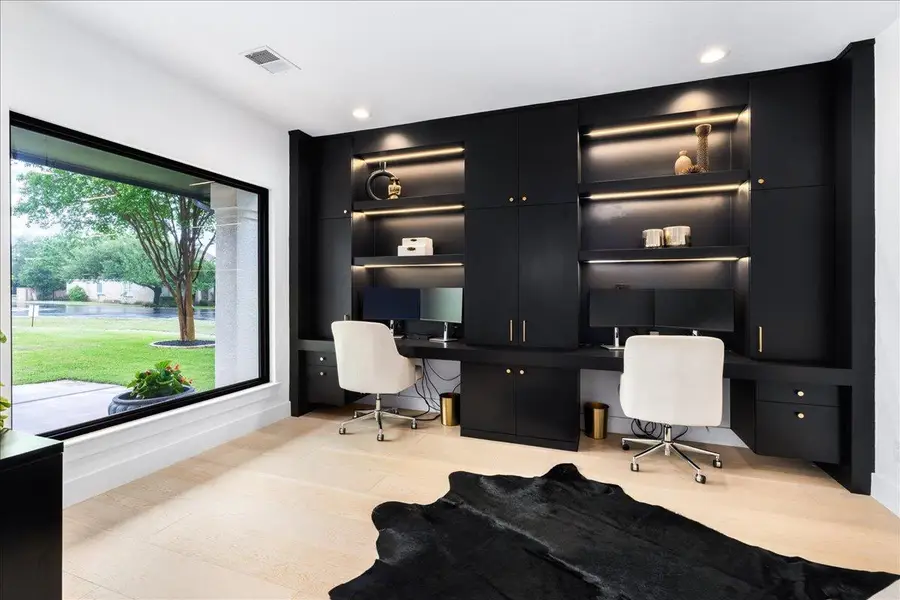 28 Lost Meadow Trl, The Hills, TX 78738 - #3