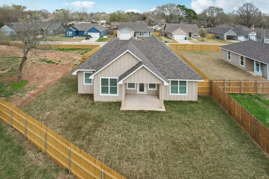 116 Callie St, Smithville, TX 78957 - Image #2