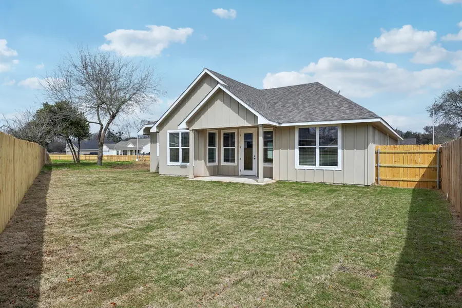 116 Callie St, Smithville, TX 78957 - Image #3