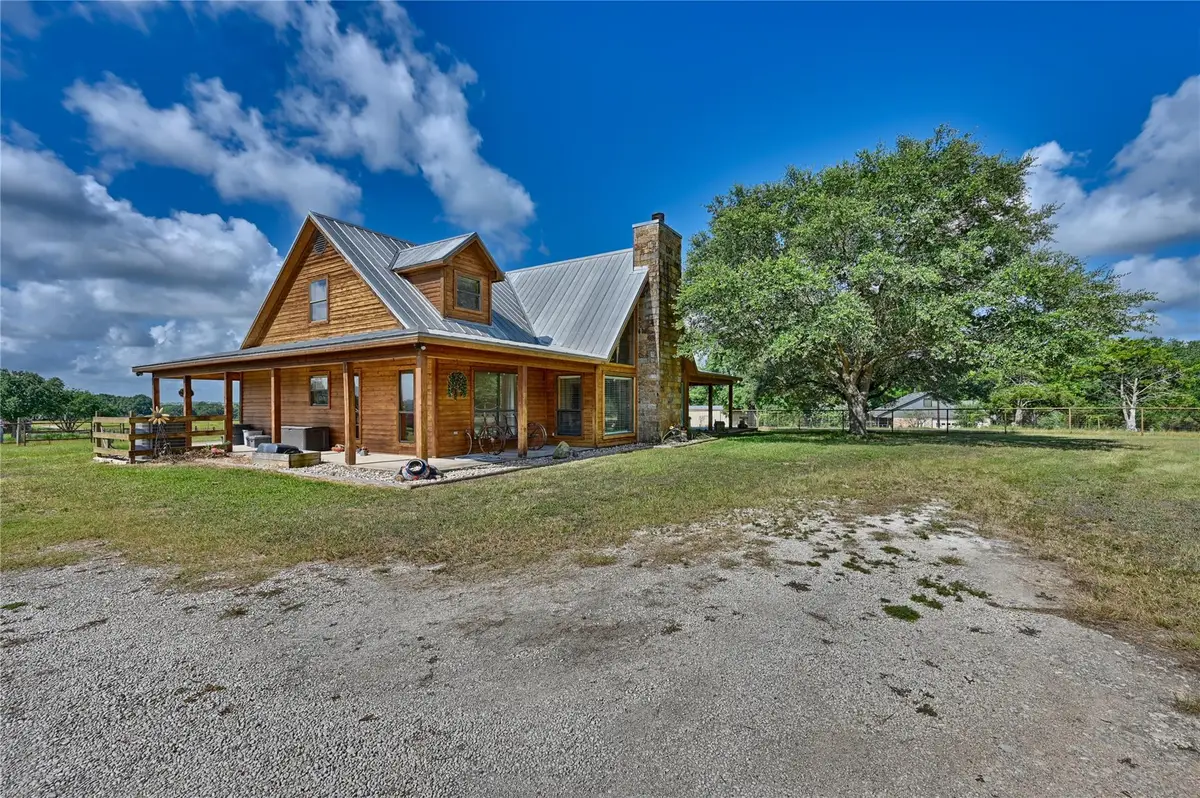 3090 Old Navasota Rd, Brenham, TX 77833 - #1
