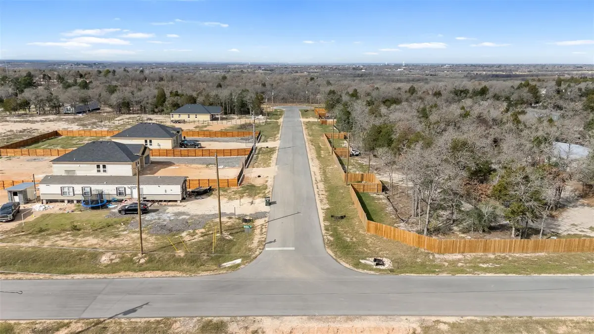 131 Los Robles Rd, Elgin, TX 78621 - Image #1