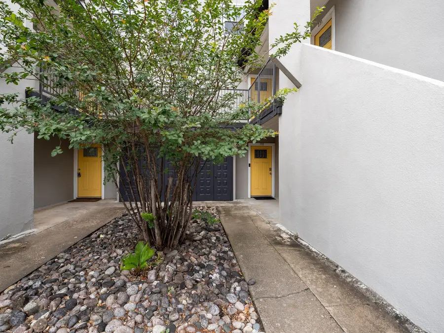 935 La Posada Dr #131, Austin, TX 78752 - #3