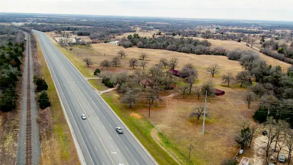 1682 W Us Highway 79, Rockdale, TX 76567