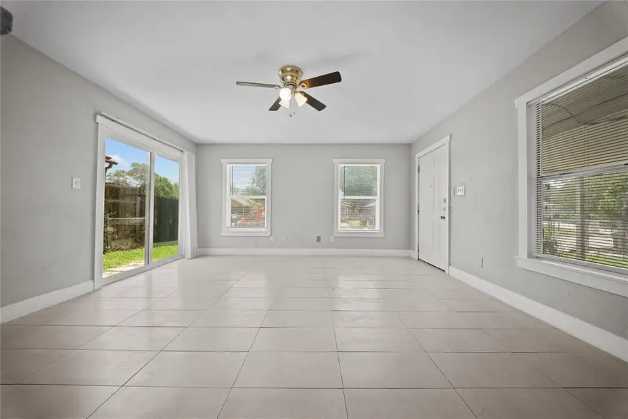 5435 Painted Horse St, San Antonio, TX 78242 - #2