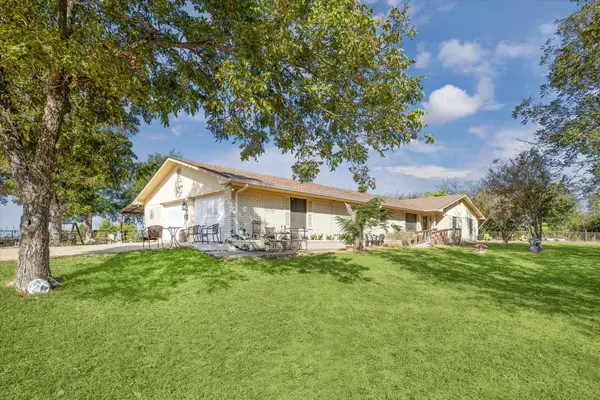 1500 S Main St, Taylor, TX 76574