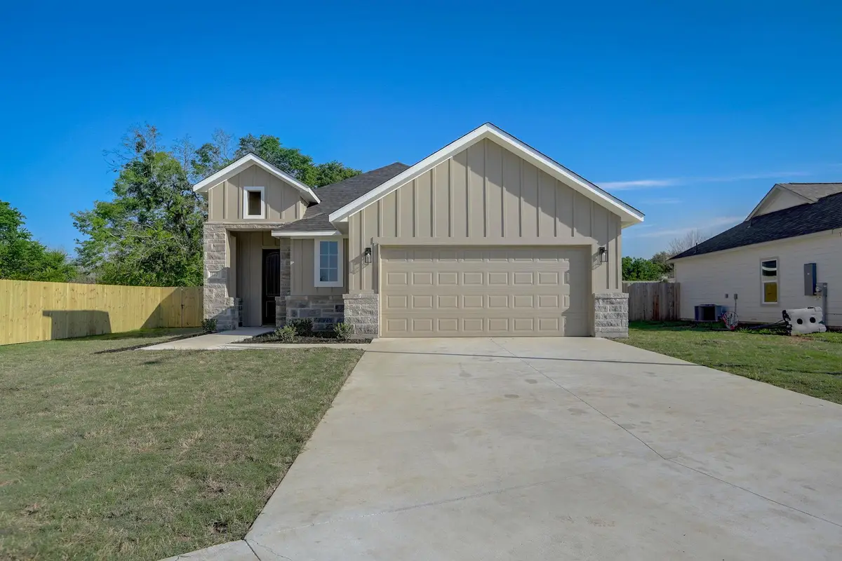 117 Callie St, Smithville, TX 78957 - Image #1