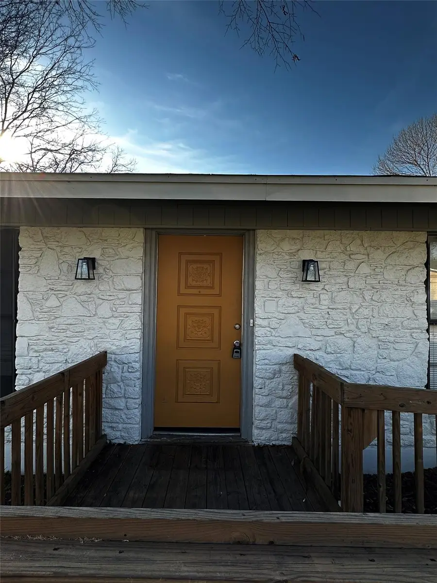 6802 Hanover Ln, Austin, TX 78723 - Image #2