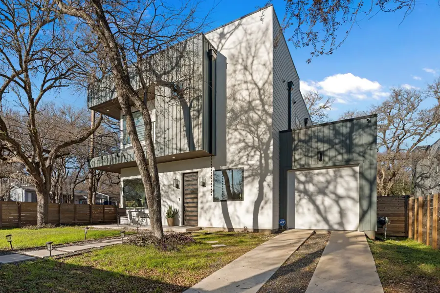 910 Nalide St #B, Austin, TX 78745 - Image #2