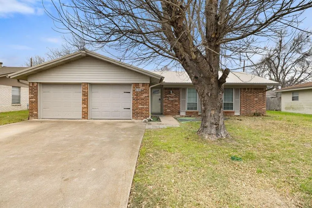 2204 Smith Ave, Taylor, TX 76574 - Image #1