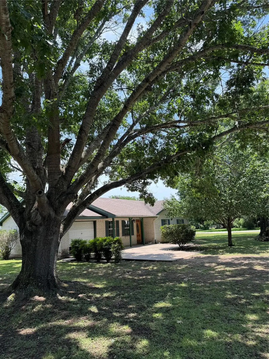 405 Lynch St, Smithville, TX 78957 - Image #2