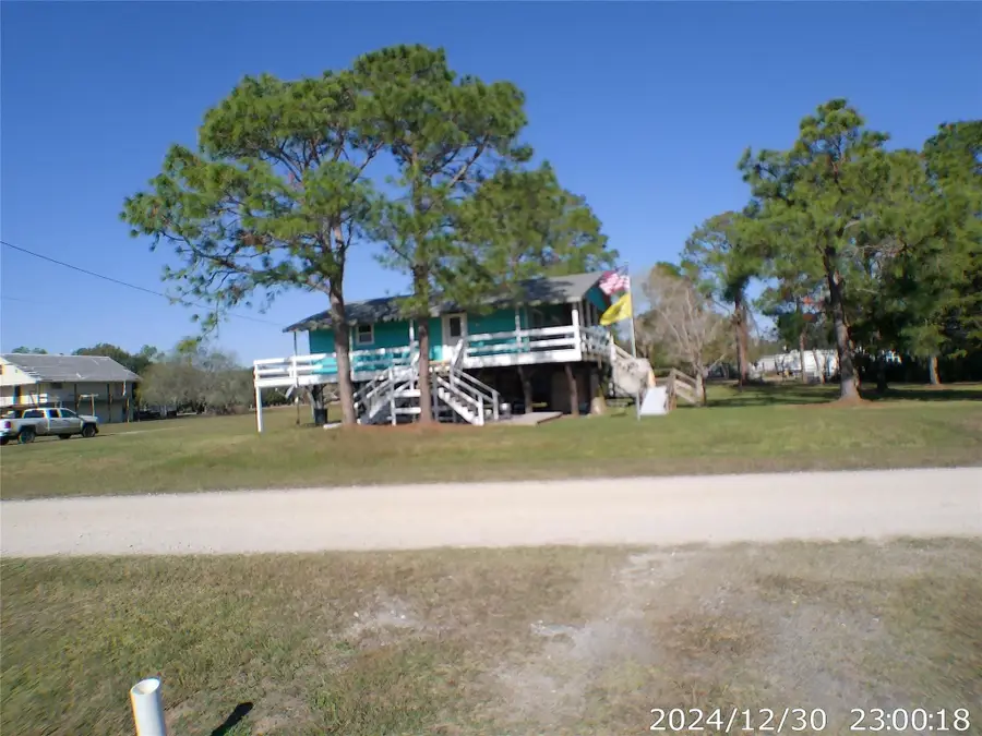202 Royalwood St, Palacios, TX 77465 - Image #2