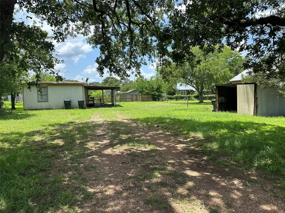 639 N Manse Ave, Giddings, TX 78942 - Image #1