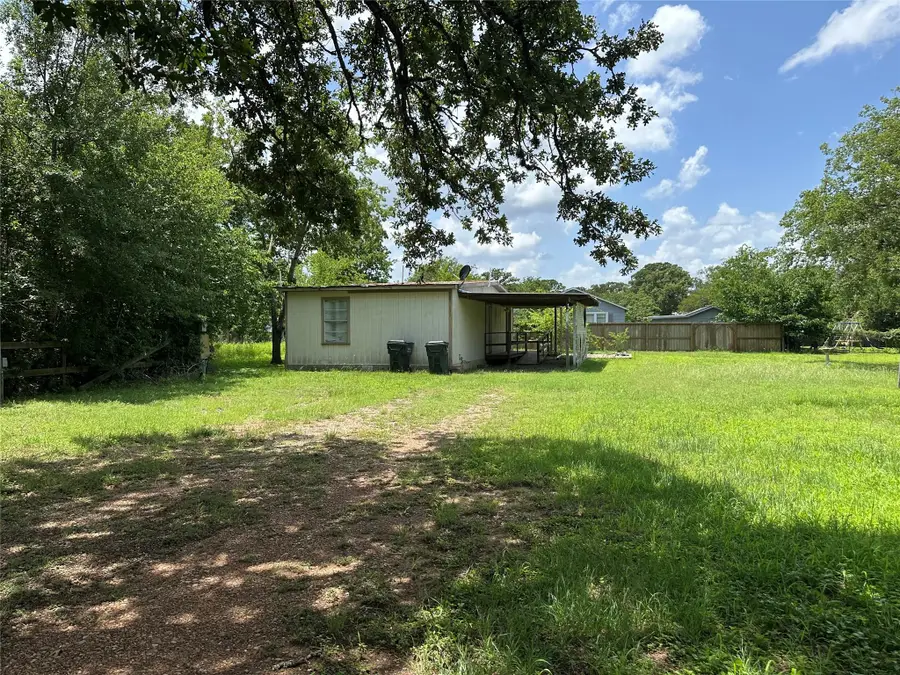 639 N Manse Ave, Giddings, TX 78942 - Image #2