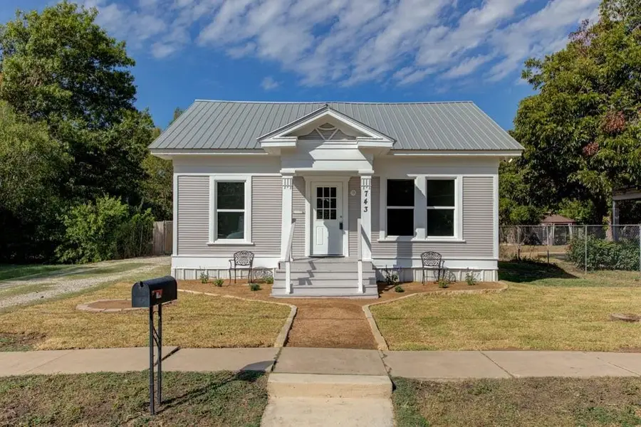 743 S Blanco St S, Lockhart, TX 78644 - Image #2