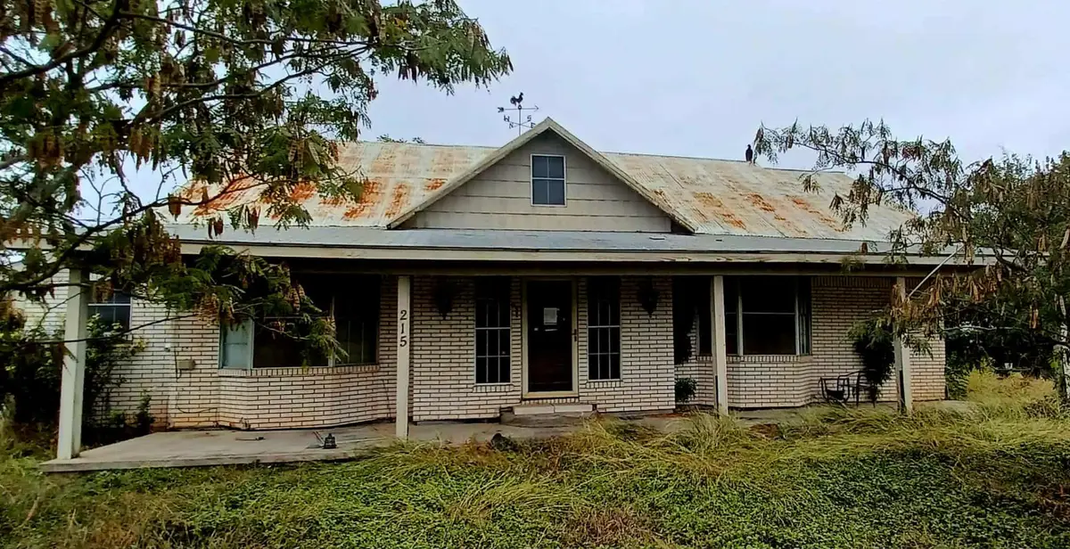 215 N 8th St, Lott, TX 76656 - Image #1