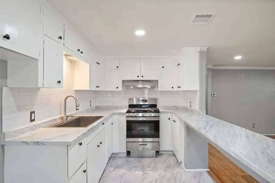 210 Highcrest Dr, Granite Shoals, TX 78654 - Image #3