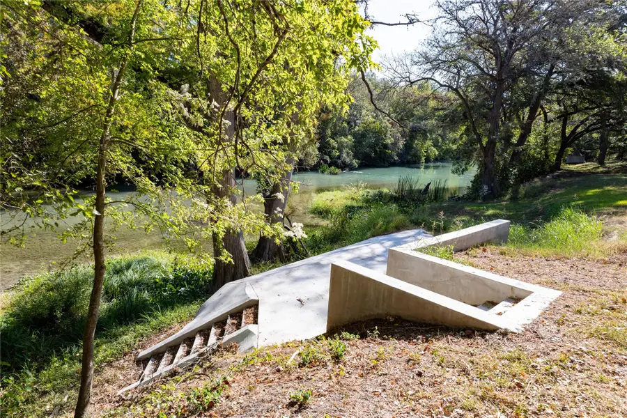 314 Red Bird Ln, Kingsbury, TX 78638 - Image #2