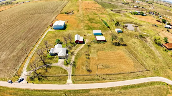 1005 E Buttercup Rd, Taylor, TX 76574