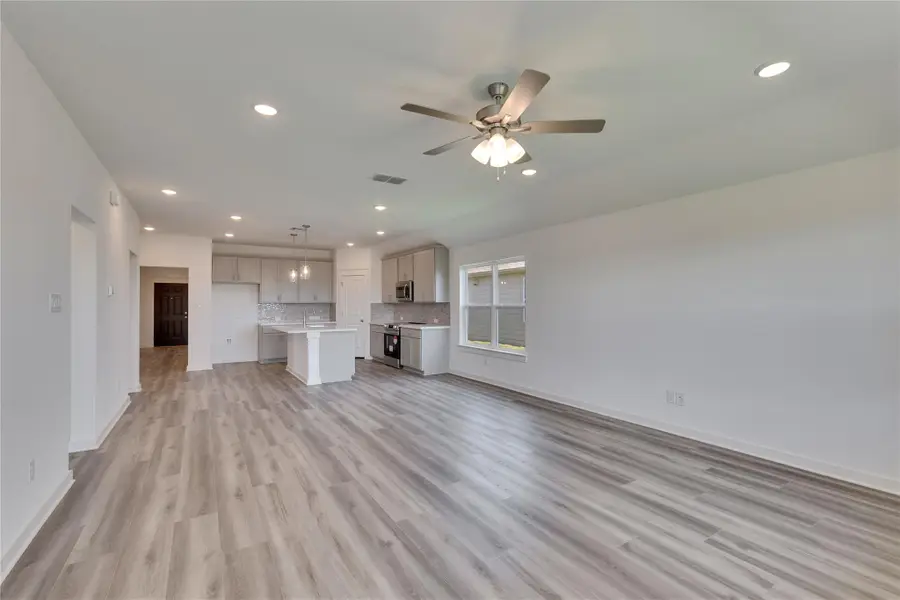 413 Red Wolf Dr, Jarrell, TX 76537 - Image #3