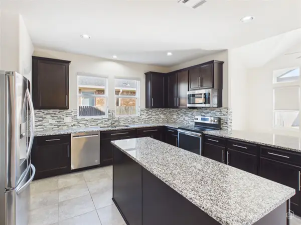 310 Hibiscus Dr, Hutto, TX 78634