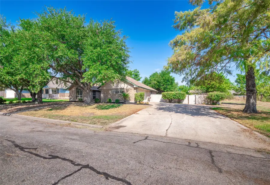 1710 Oaklawn Dr, Taylor, TX 76574 - #2