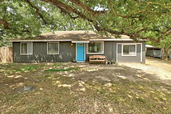 136 Shadow Oak Dr, Bastrop, TX 78602