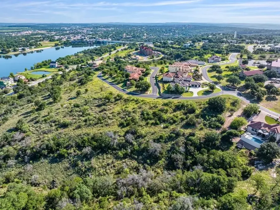 902 Esperanza Dr, Marble Falls, TX 78654 - Image #2