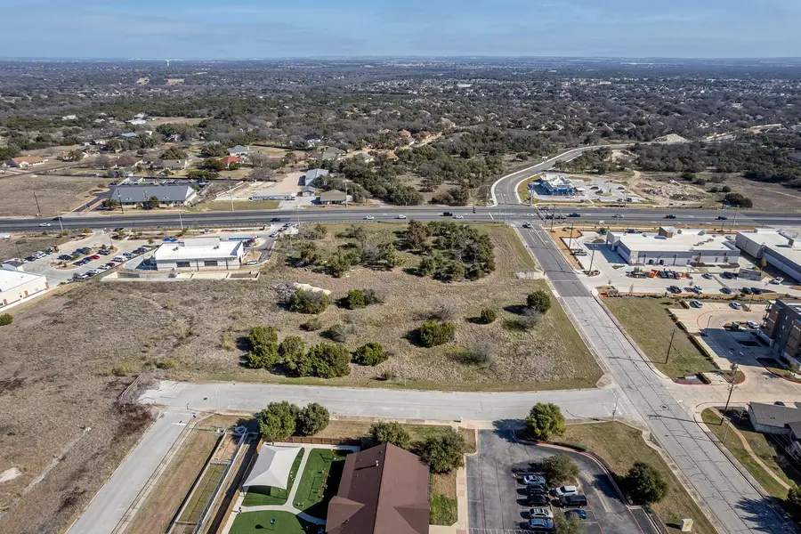 130 Woodlake Dr, Georgetown, TX 78633 - Image #3