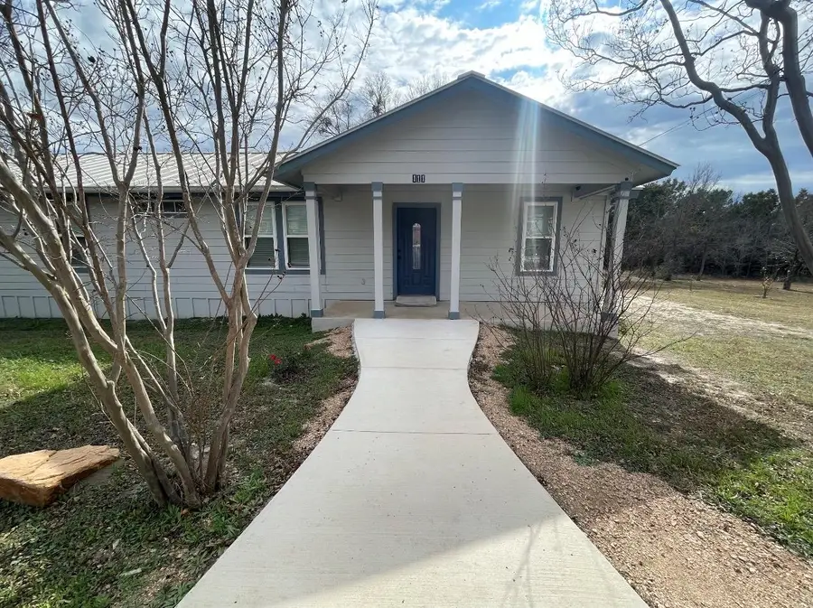 111 Hillview Ln, Burnet, TX 78611 - Image #2