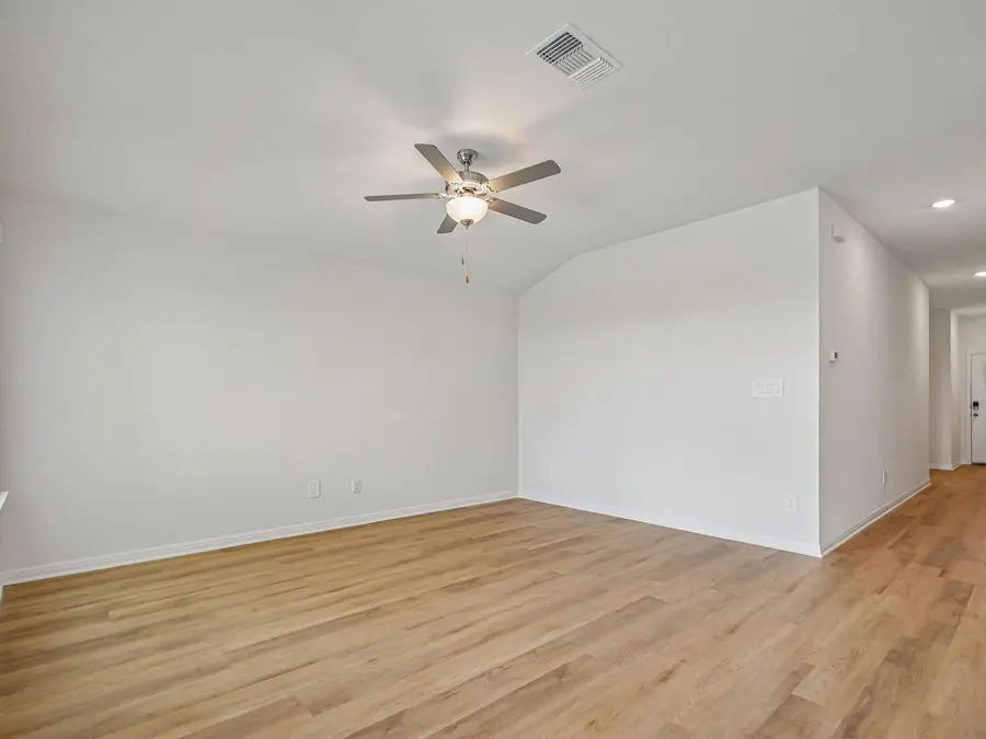 148 Sleep Holw, Jarrell, TX 76537 - #3