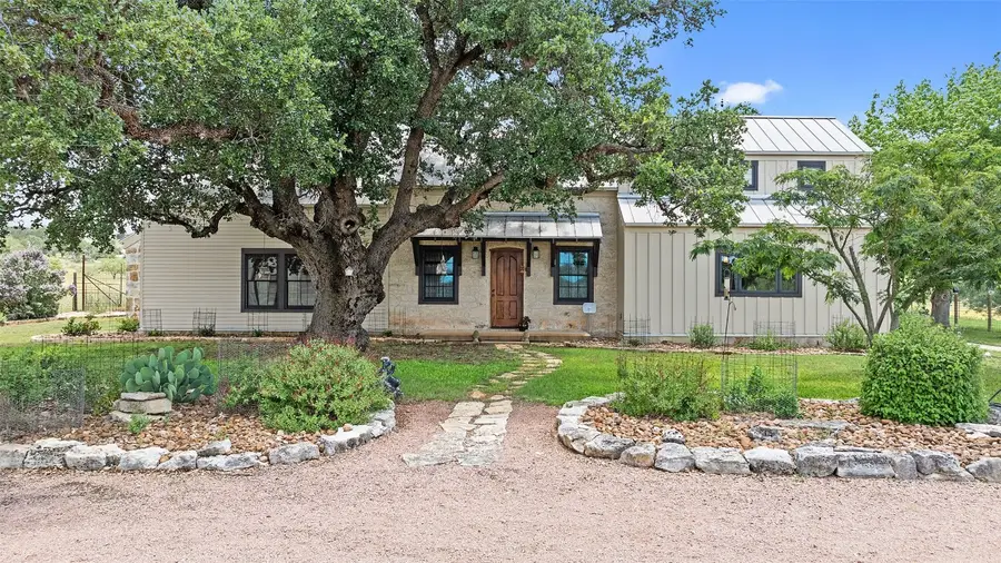 544 Alfred Henke Rd, Fredericksburg, TX 78624 - Image #3