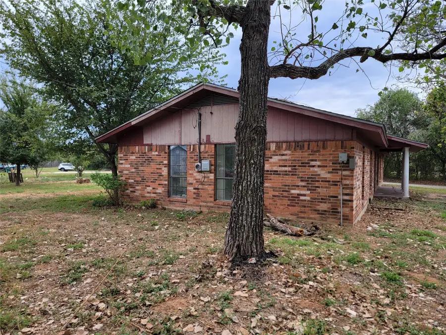 803 E 2nd St, Elgin, TX 78621 - #2
