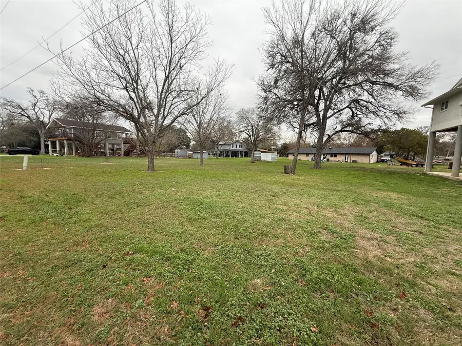 112 Lake Forrest Dr, Seguin, TX 78155 - #2