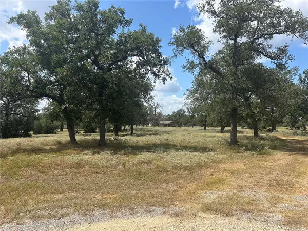2238 Flash Cir, Luling, TX 78648