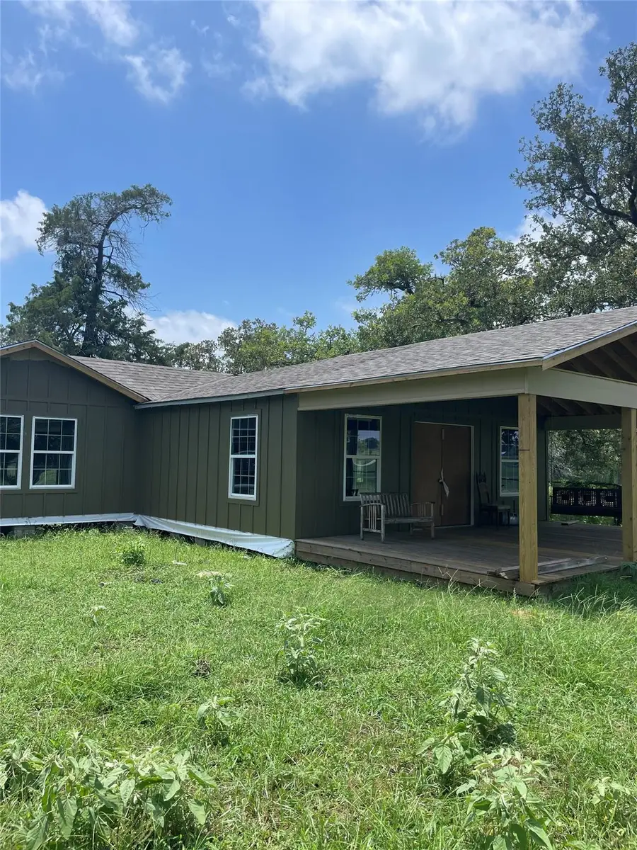 2238 Flash Cir, Luling, TX 78648 - #2