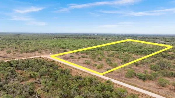 5 Cr 171, Nixon, TX 78140