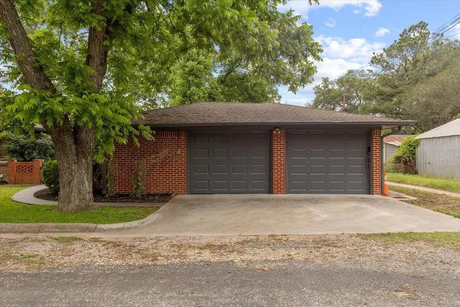 607 Short St, Smithville, TX 78957 - #3
