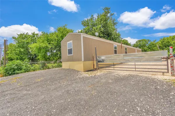 341 SW Front St, Bartlett, TX 76511