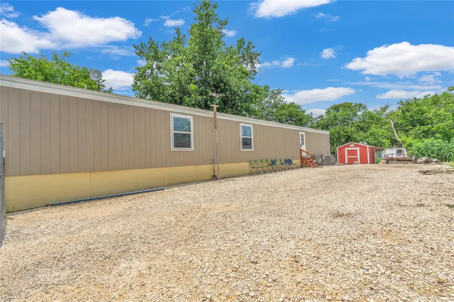 341 SW Front St, Bartlett, TX 76511 - Image #3