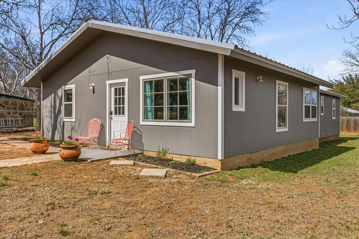 503 E Bluebonnet Ln, Johnson City, TX 78636 - #1