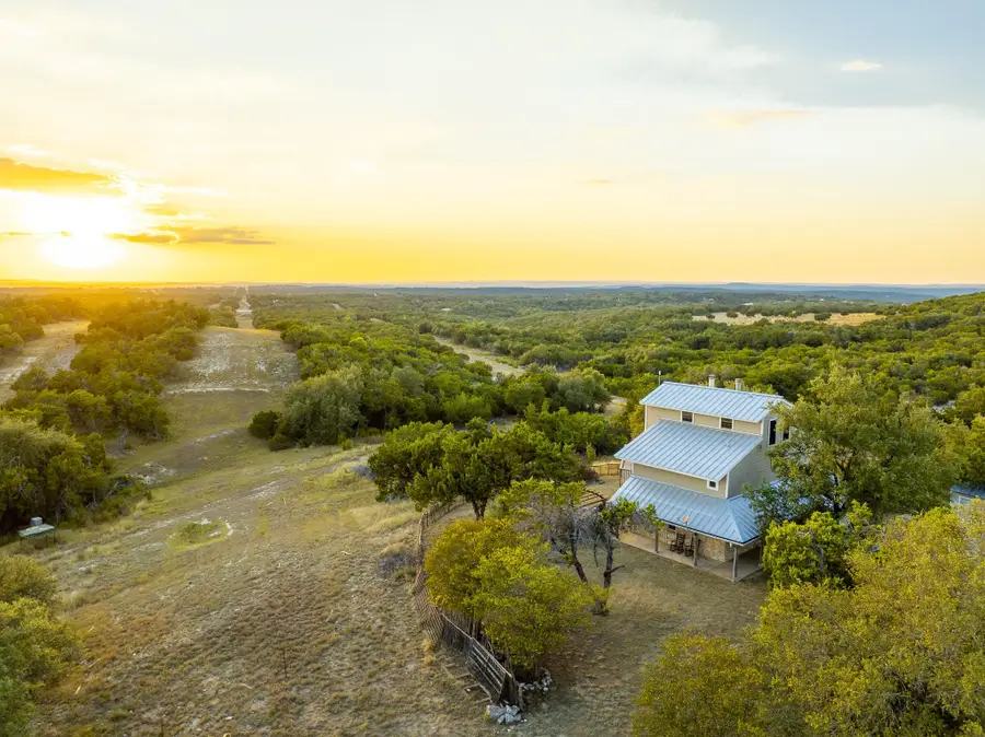 3230 W Fitzhugh Rd, Dripping Springs, TX 78620 - #3