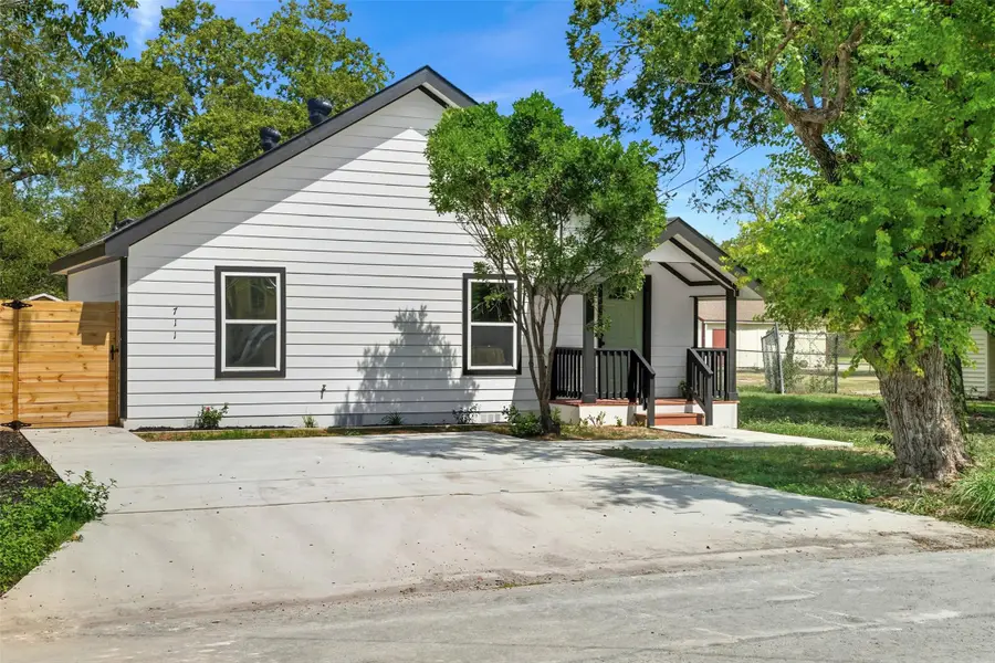 711 Fir Ln, Lockhart, TX 78644 - Image #3