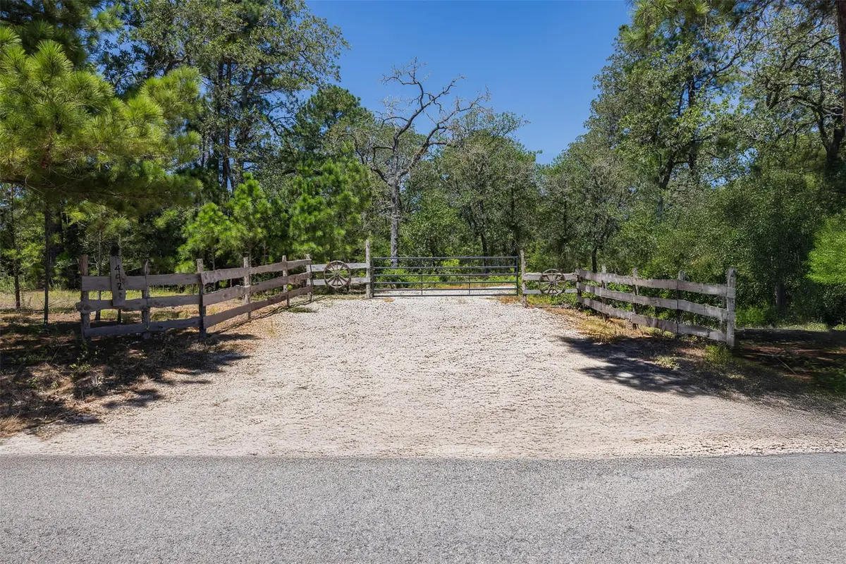 492 S Old Potato Rd, Paige, TX 78659 - #1