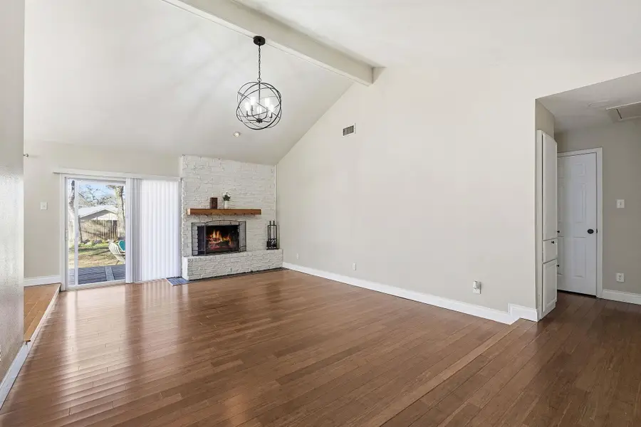 9424 Shady Oaks Dr, Austin, TX 78729 - Image #3