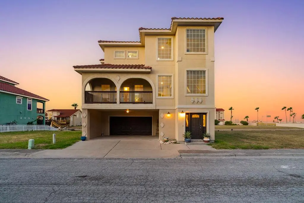 718 Crown Hbr, Corpus Christi, TX 78402 - Image #1