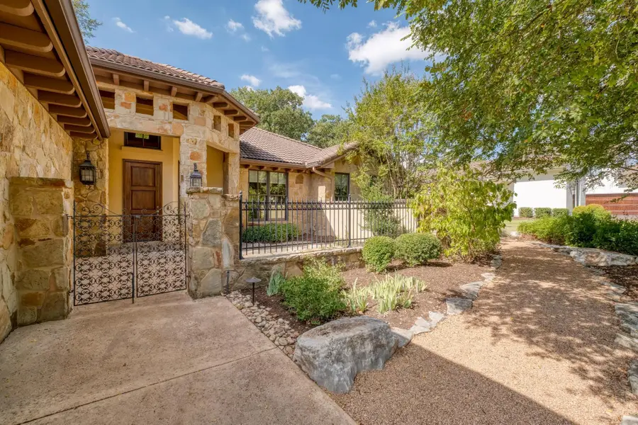 205 Flint Ridge Trl, Georgetown, TX 78628 - Image #2